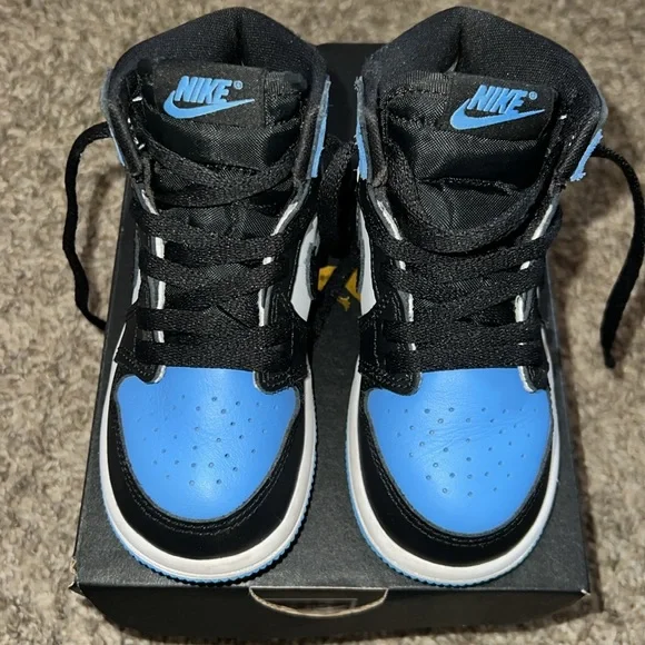 Jordan 1  retro high OG - Picture 3 of 3